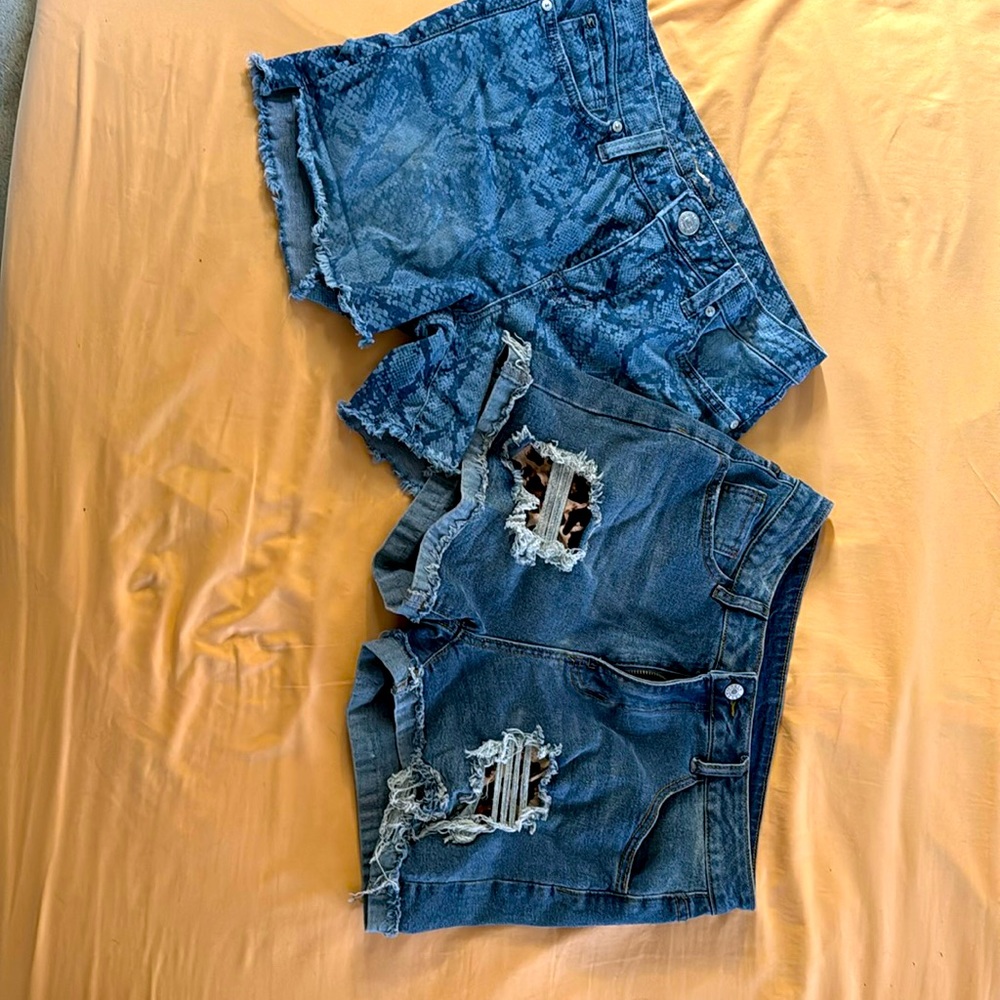 Lot of 2 Jean shorts sz 6/M